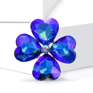 Luxury four-leaf clover brooch with blue-purple gradient heart crystal and gold plating