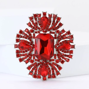 Spilla elegante in lega d'argento con grande cristallo rosso e dettagli in strass