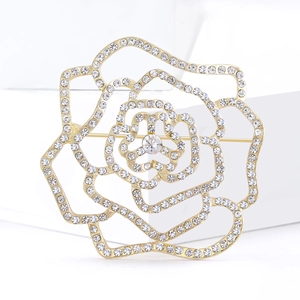 Élégante broche camélia dorée avec cristaux blancs étincelants pour la mode féminine de luxe