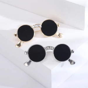 Minimalist round sunglasses brooches in gold and silver with sparkling rhinestones decoration