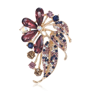Elegant Alloy Flower Brooch For Women Vintage Rhinestone Inlaid Floral Pin For Suit Garment Party Jewelry Accessories