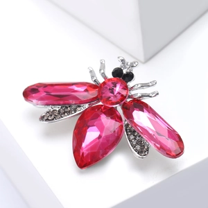 Macro shot of a luxury bee brooch featuring pink rhinestones and silver alloy detailing