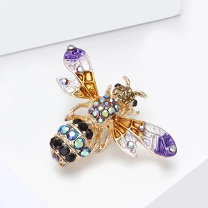 Broche abeille dorée exquise avec strass colorés et ailes en émail violet pour accessoires de mode