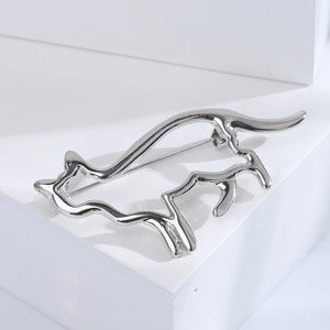Broche chat minimaliste en alliage poli argenté pour accessoire de vêtement élégant