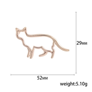 Broche chat évidée en or rose minimaliste, style silhouette mesurant 52 mm par 29 mm
