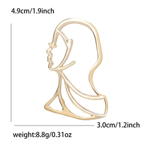Spilla donna volto astratto in lega d'oro per giacche e cappotti misura 4,9cm per 3,0cm