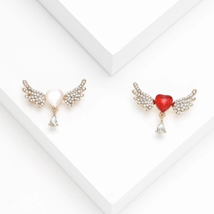 Elegant Alloy Rhinestone Heart Wings Brooch For Women Vintage Angel Wing Brooch Pin With Dangle Crystal Fashion Jewelry Accessories