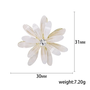 Elegant 31mm cream white flower brooch with sparkling petals and clear rhinestone center