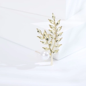 Elegante spilla a foglia di grano dorata con cristalli gialli e perla bianca d'accento