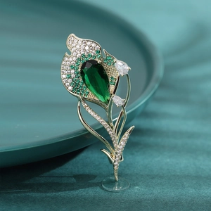 Broche Fleur de Tulipe Élégante pour Femmes Cuivre Incrusté de Strass Épingle à la Mode pour Costumes Manteaux Bijoux Luxe