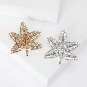 Baroque Palace Style Maple Leaf Brooch For Women Alloy Rhinestone Inlaid Leaf Shape Pin Gold Silver Fashion Jewelry Accessories