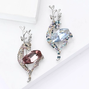 Elegant Alloy Rhinestone Reindeer Brooch Pin For Women Korean Fashion Animal Design Decorative Breastpin Jewelry Accessories