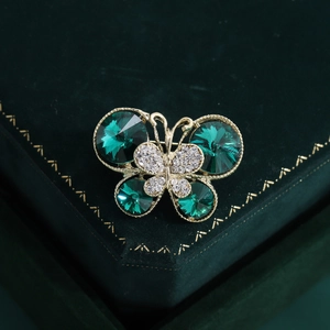 Élégante Broche Papillon en Alliage Plaqué Or Avec Strass Étincelants Broche en Cristal pour Femmes Accessoires de Bijoux de Mode pour Mariage Fête Banquet