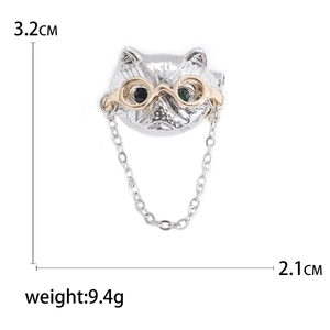 Broche chiot argentée avec yeux en pierres vertes et chaîne de 3,2 cm sur 2,1 cm