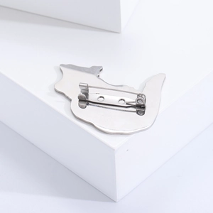 Detailed back view of a golden stainless steel cat brooch with a secure metal safety pin