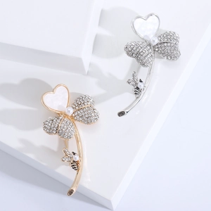 Broches cœur trèfle élégantes avec incrustation coquille et abeilles perles sur socles