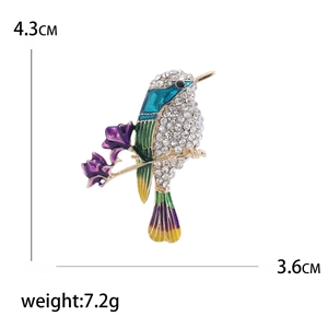 Broche colibri en émail avec strass et fleurs, taille 4,3x3,6 cm, poids 7,2 g