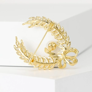 Vintage golden wheat wreath brooch with crystal leaves and a small white pearl