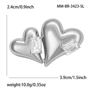 Broche luxueuse double cœur argenté avec pierres rectangulaires et dimensions