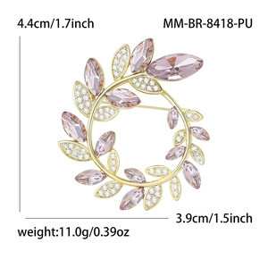 Broche couronne d'olivier dorée avec cristaux roses et diamants, 4,4 cm x 3,9 cm