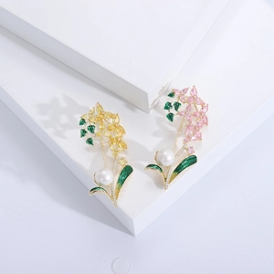 Broches orchidée élégantes en émail vert avec oxydes de zirconium et perles dorées