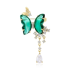 Élégante Broche Papillon en Zirconia Vert pour Femmes Cuivre Plaqué Or Avec Gland Épingle de Revers Bijoux de Mode Accessoire