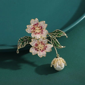Élégante Broche Fleur de Cerisier Pour Femme Luxe Cuivre Zircone Fleur Avec Künstliche Perle Pendante Émail Feuille Verte Bijoux