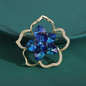 Elegant Copper Camellia Flower Brooch For Women High Sense Blue Artificial Crystal Rhinestone Inlaid Corsage Suit Coat Pin Accessory