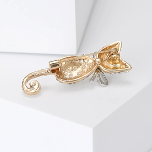 Exquisite gold cat brooch with sparkling rhinestones and secure pin back clasp detail