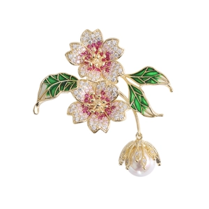 Élégante broche fleur de cerisier avec zircons roses et pendentif perle blanche sur or