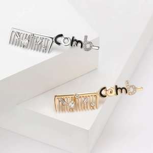 Fashion Creative Comb Shape Rhinestone Alloy Brooch Pins For Women Letter Comb Enamel Lapel Pin Suit Shirt Accessory Jewelry