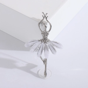 Broche ballerine élégante en argent avec strass brillants et pétales en émail blanc