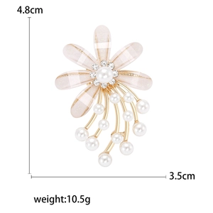 Eleganter Acryl-Blumenbrosche mit großer Perle und goldenen Quasten, Größe 4,8cm x 3,5cm