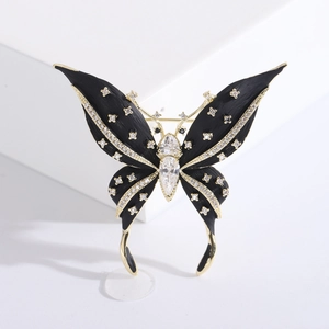 Elegante spilla a farfalla nera placcata in oro con pietre di zircone per abiti da donna