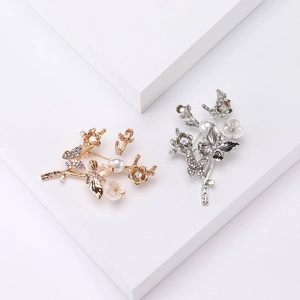 Élégante Broche Branche de Papillon et Fleur de Prunier en Alliage Avec Künstliche Perle Artificielle Strass Incrusté pour Femme