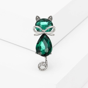 Elegant emerald green crystal cat brooch with sparkling silver rhinestone tail and bow