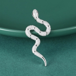 Élégante broche serpent en argent avec zircons micro-pavés et yeux en pierres noires