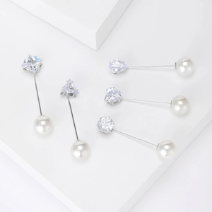 Set de 5 alfileres plateados con diversas formas de cristal y elegantes perlas blancas