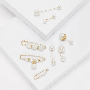 Elegant gold-plated pearl brooch pin set with rhinestones for sweaters and shirts