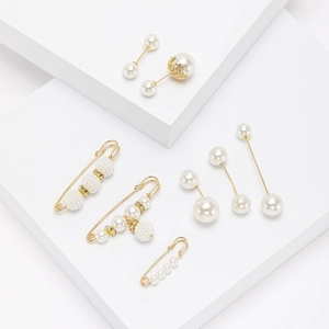 Elegant Artificial Pearl Brooches Alloy Rhinestone Safety Pins For Cardigan Sweater Decoration Women