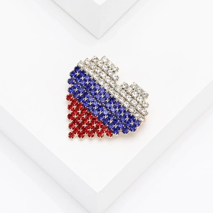 Broche en forme de cœur scintillante avec strass blanc bleu rouge sertis d'or