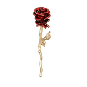 Élégante broche rose rouge en métal doré pour tenues de mode et accessoires