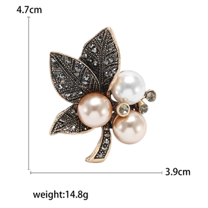 Vintage gold leaf brooch with pearls and grey rhinestones, dimensions 4.7cm by 3.9cm