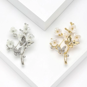 Élégante Broche Branche de Fleur Papillon en Strass pour Femmes Épingle à Vêtements en Alliage Bijoux Mariage Accessoires de Mode