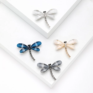 Spilla a Forma di Libellula Creativa in Lega Con Strass Intarsiato Insetto Pin Moda Accessori Abbigliamento Donna Gioielli Regalo