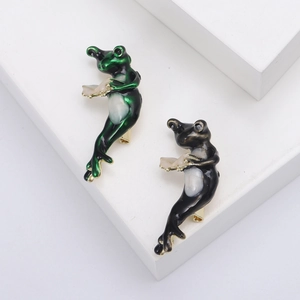 Süße Personifizierte Lesende Frosch Brosche Legierung Emaille Tier Anstecknadel Für Damen Mode Kleidung Zubehör Schmuck