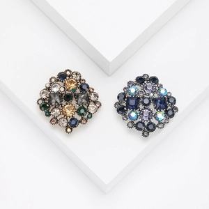 Vintage Alloy Rhinestone Brooch For Women Colorful Palace Style Pin Fashion Versatile Scarf Clip Cardigan Shawl Jewelry
