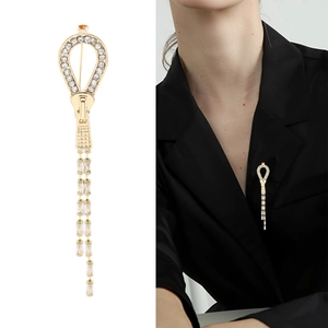 Broche créative en forme de fermeture éclair dorée avec strass et longues franges