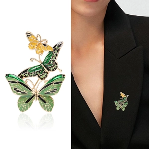 Eleganter Dreifach-Emaille-Schmetterling-Anstecknadel mit grünen Kristallen