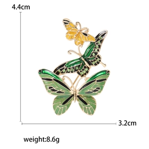 Modische Emaille-Schmetterlingsbrosche mit Goldlegierung und grünen Strasssteinen, 4,4 cm